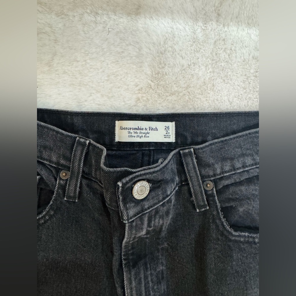 Abercrombie & Fitch The 90’s Straight Ultra High Rise Jeans - Picture 3 of 3